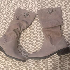 White Mountain Suede Tan Boots